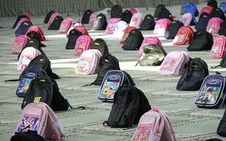 مشارکت در تهیه ملزومات تحصیلی دانش‌آموزان کم‌برخوردار